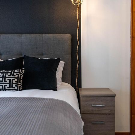 The New Lodge Pontardawe Экстерьер фото