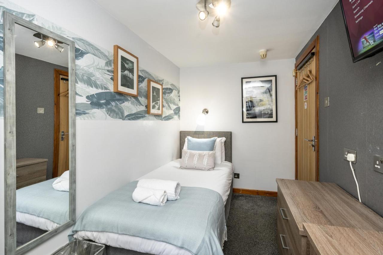 The New Lodge Pontardawe Экстерьер фото