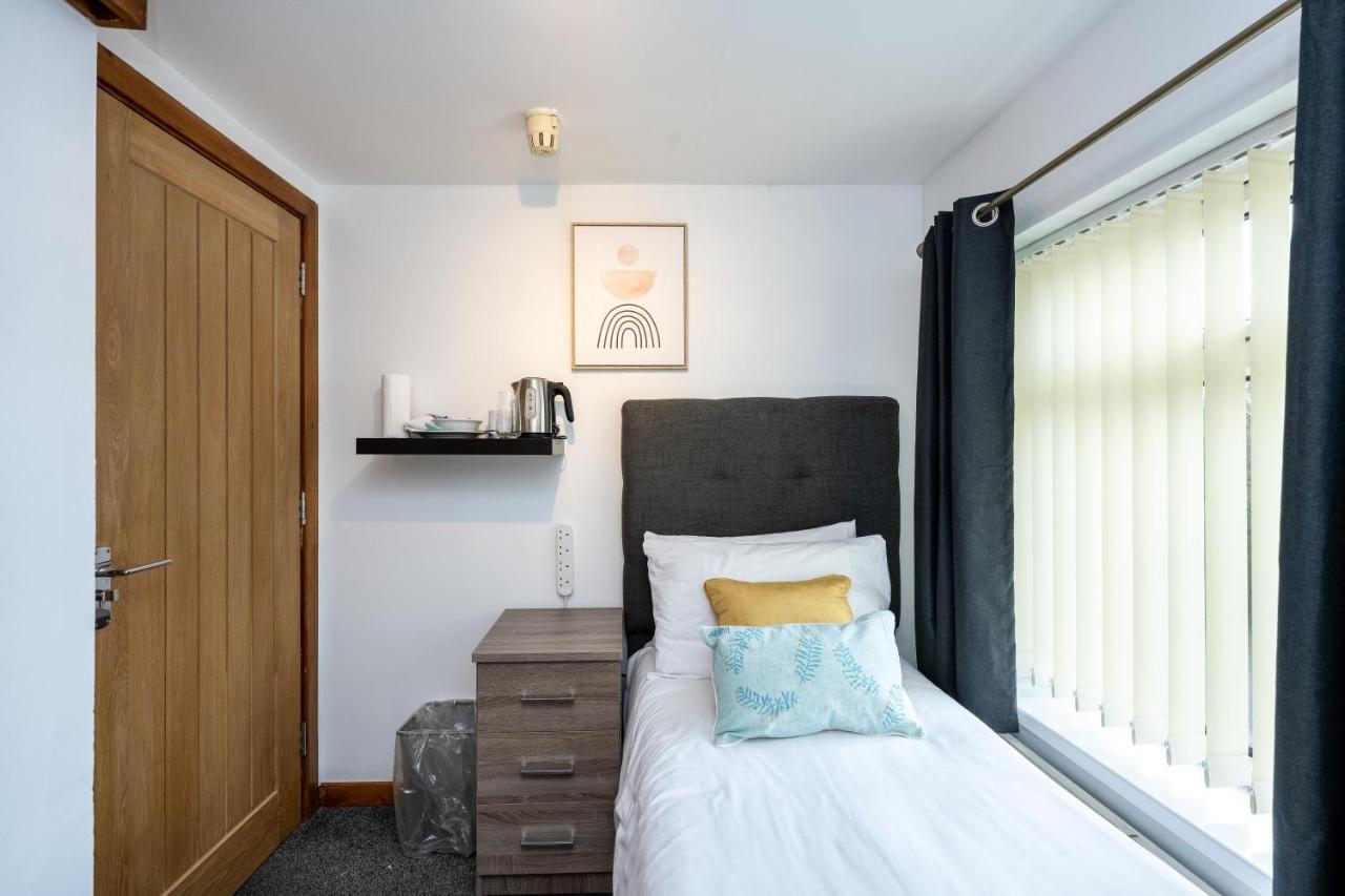 The New Lodge Pontardawe Экстерьер фото