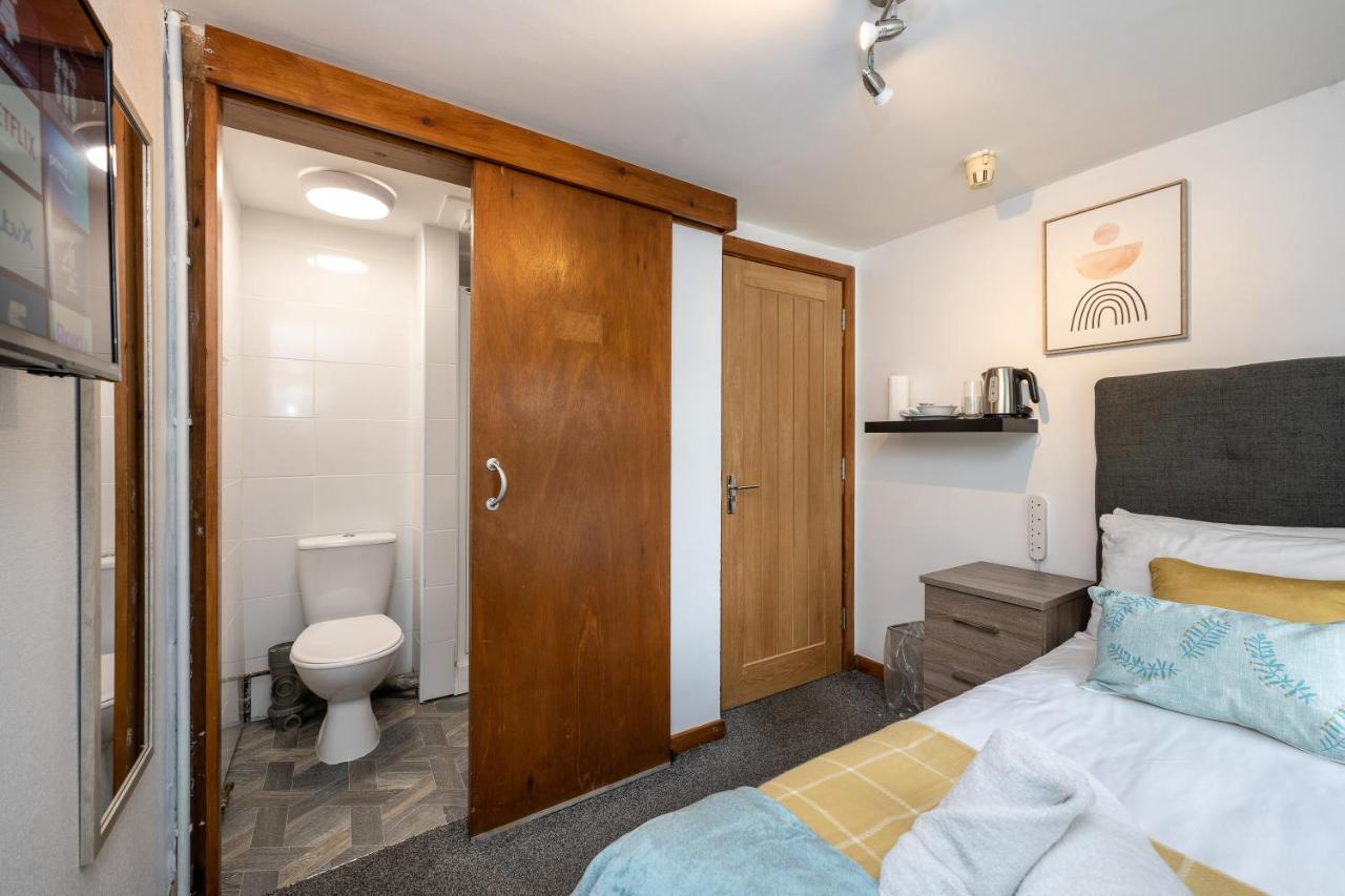 The New Lodge Pontardawe Экстерьер фото