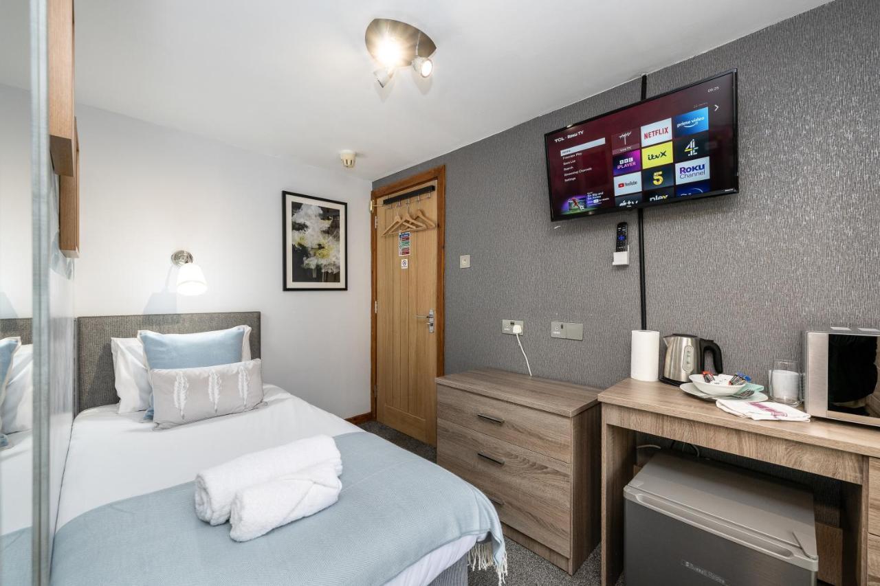 The New Lodge Pontardawe Экстерьер фото
