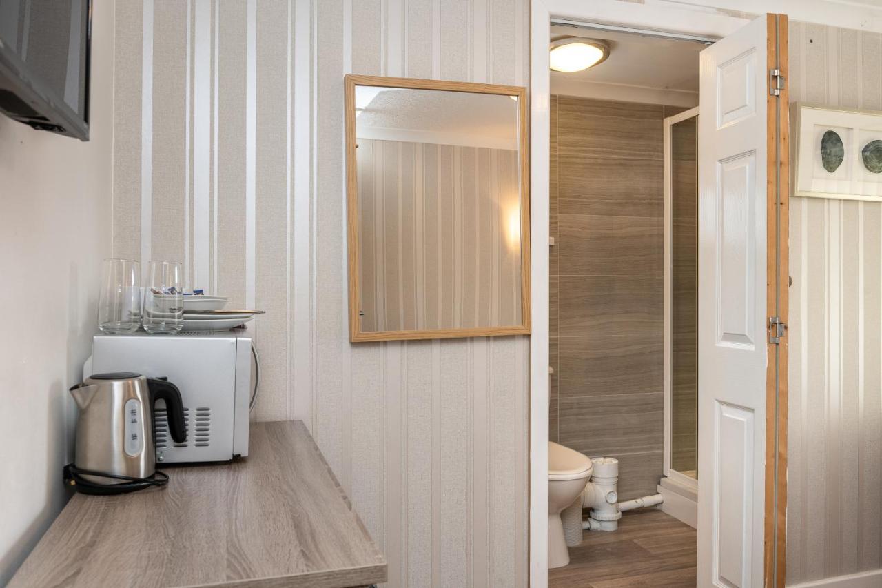 The New Lodge Pontardawe Экстерьер фото