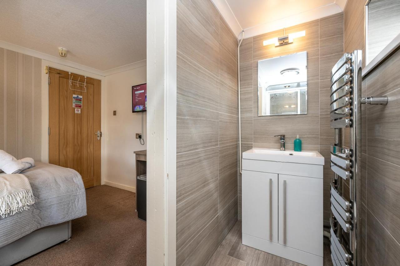 The New Lodge Pontardawe Экстерьер фото
