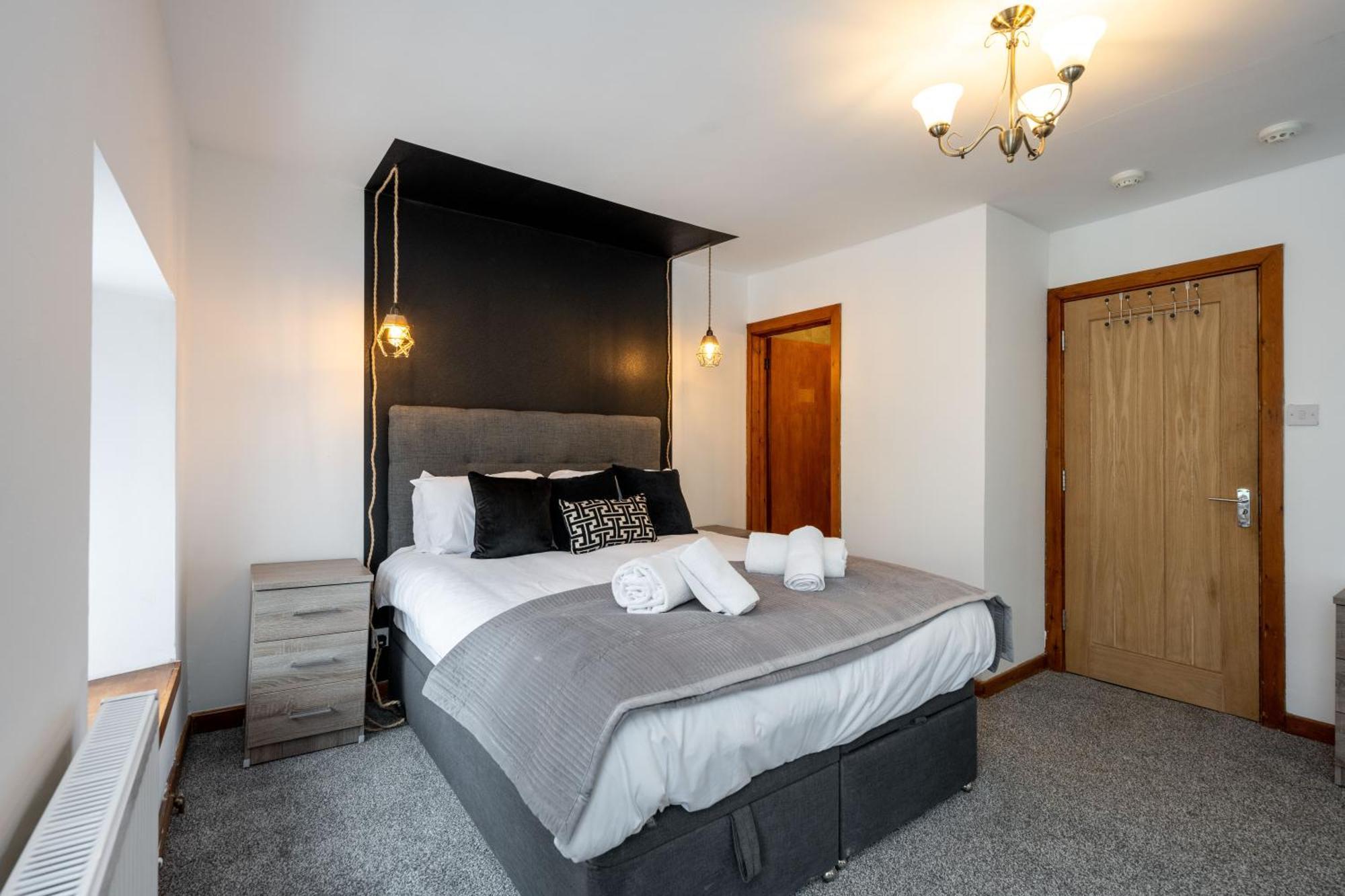 The New Lodge Pontardawe Экстерьер фото