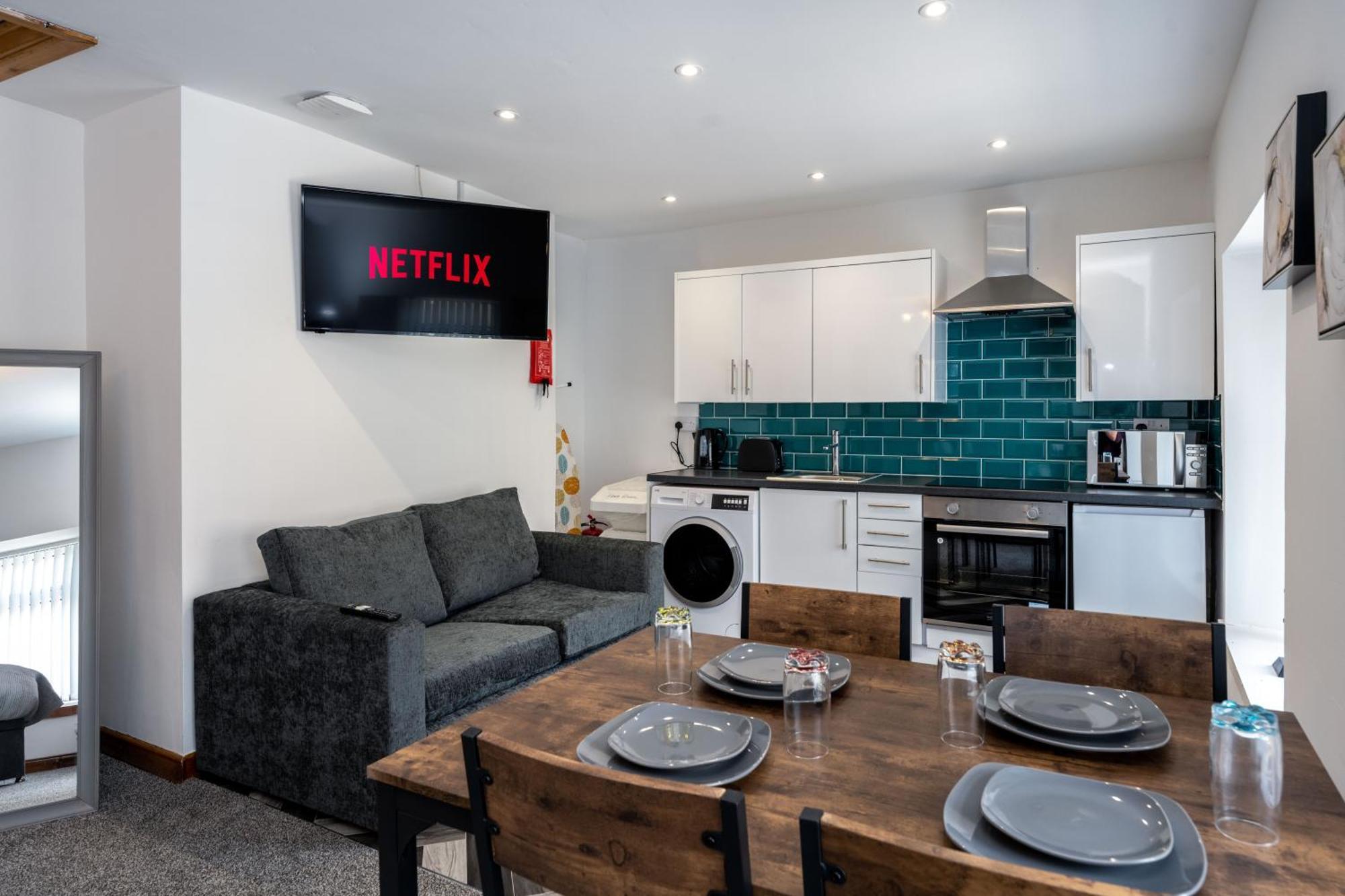 The New Lodge Pontardawe Экстерьер фото