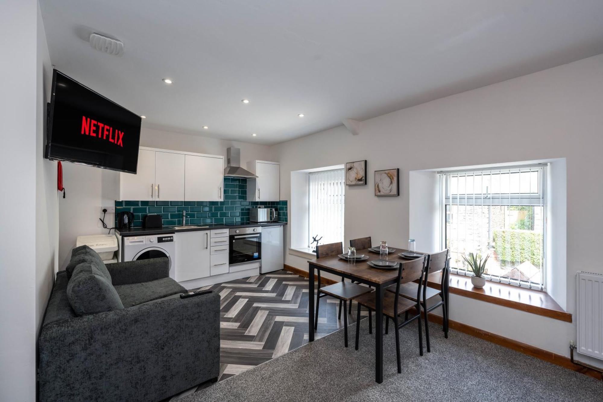 The New Lodge Pontardawe Экстерьер фото