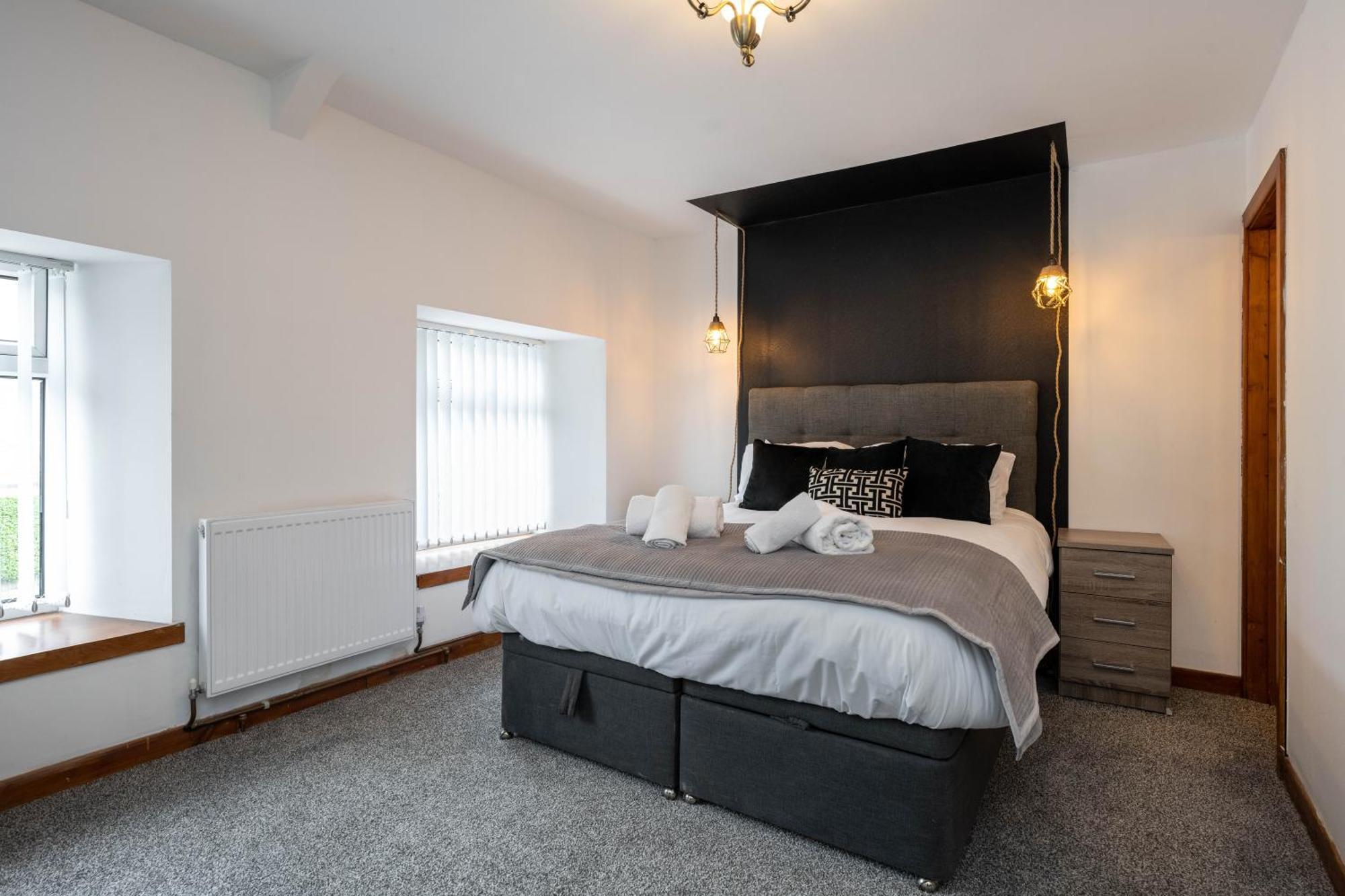 The New Lodge Pontardawe Экстерьер фото